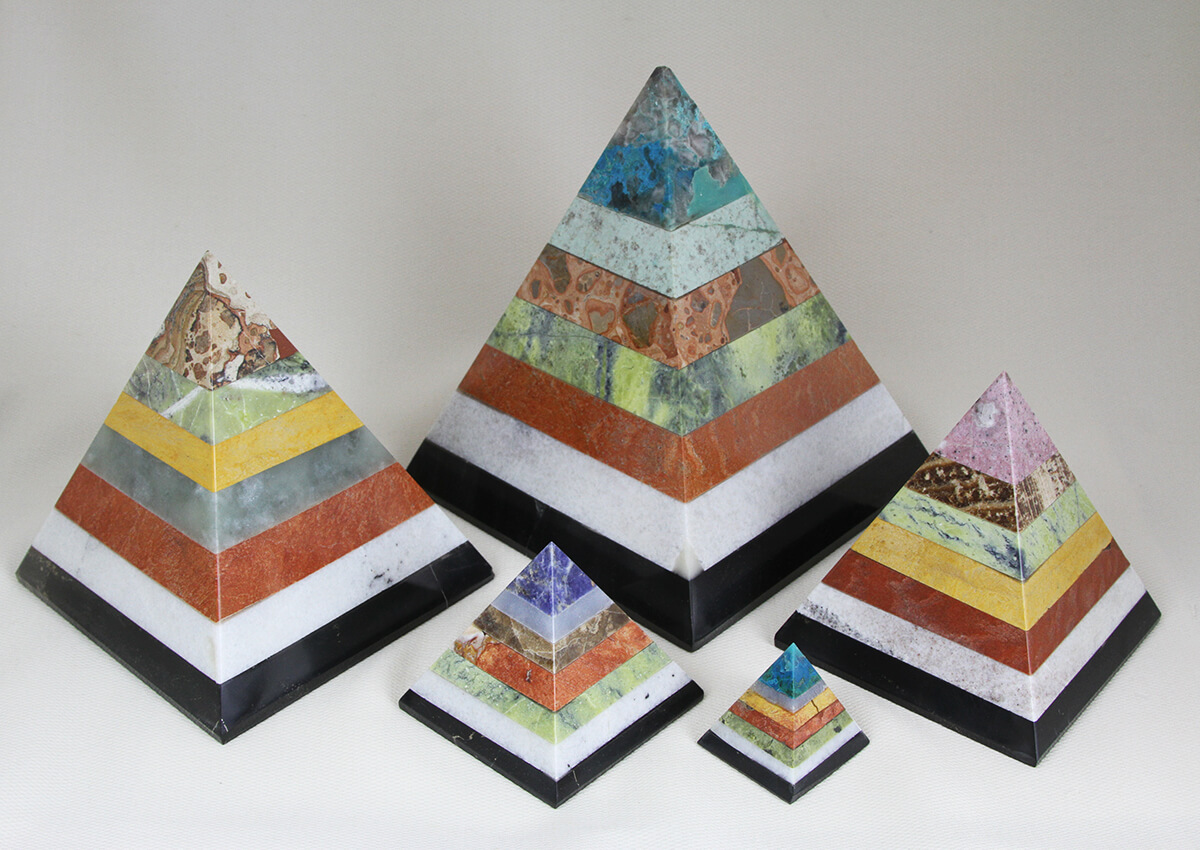seven color pyramids encuadrado
