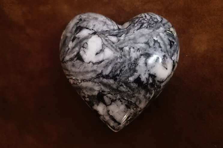 Canadian pinolite heart