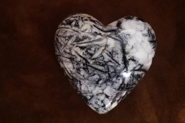 Canadian pinolite heart
