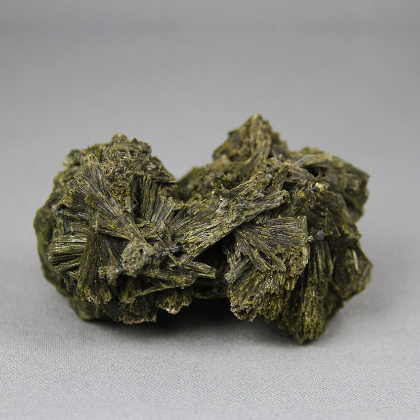 ESP032 Epidote fan shaped crystal cluster Epidote crystals from Gemrock Peru