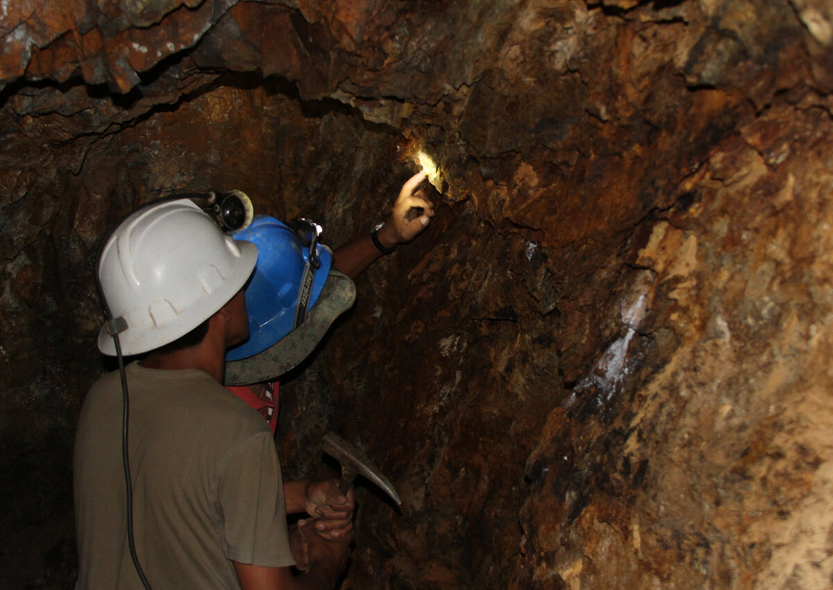 Gemrock Peru miners in crystal mine