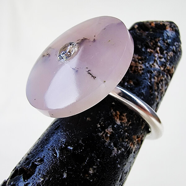 Collection Orbita: silver ring with Pink Opal disk