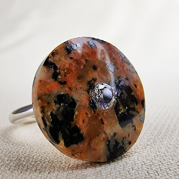 Sterling silver ring with Rhodonite Epidote disk 001 a en Collection Orbita: silver ring with Rhodonite Epidote disk