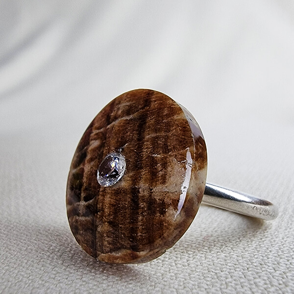 Collection Orbita: silver ring with Aragonite disk