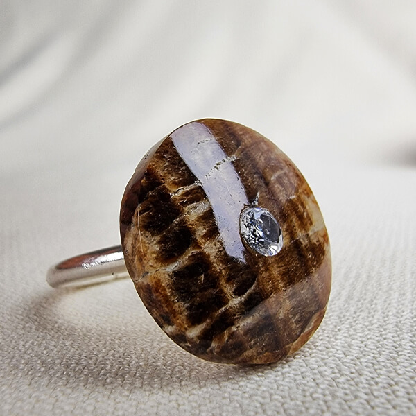 Collection Orbita: silver ring with Aragonite disk