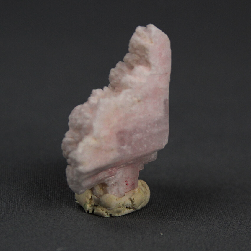 ESP099 f fluorescent Manganocalcite crystal 34 gr 47x43x28 mm tiny