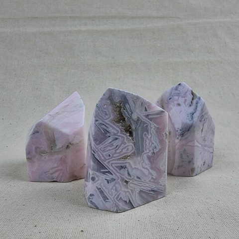 Manganocalcite free forms ethical crystals Gemrock