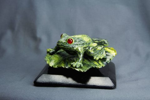 Serpentinite carvings ethical crystals Gemrock 2