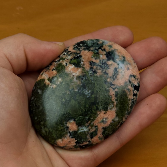 Unakite palm stone ethical crystals top-quality palm stones crystal wholesale gemrock ti 01