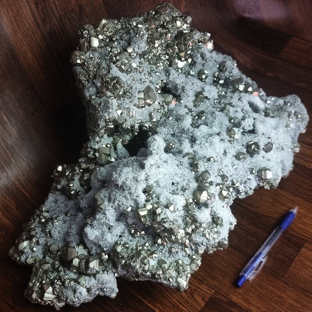 pyritohedron pyrite crystals on quartz clearance sales offer