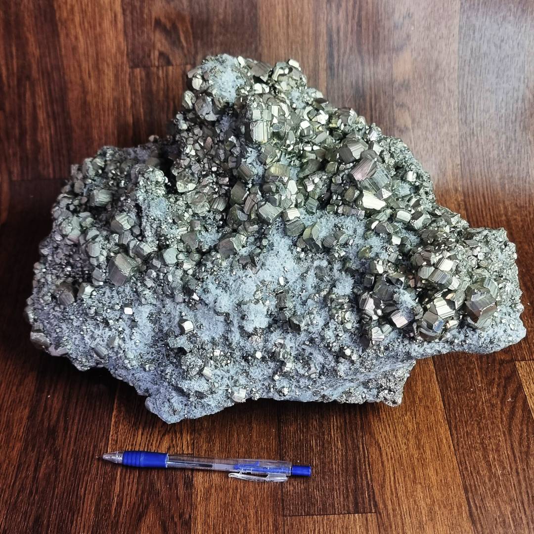 pyritohedron pyrite crystals on quartz clearance sales offer