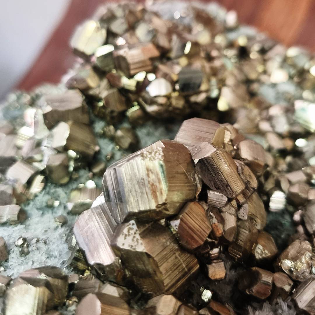 pyritohedron pyrite crystals on quartz clearance sales offer