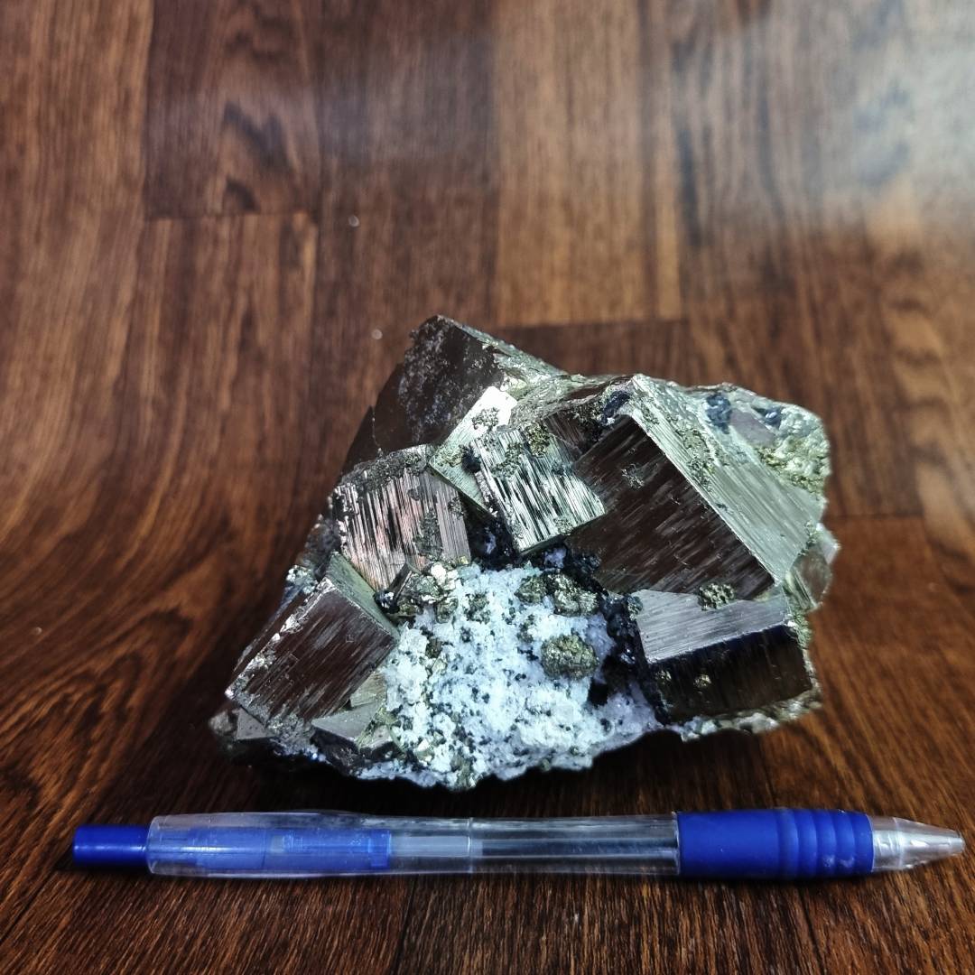 pyrite crystals chalcopyrite sphalerite quartz clearance sales offer