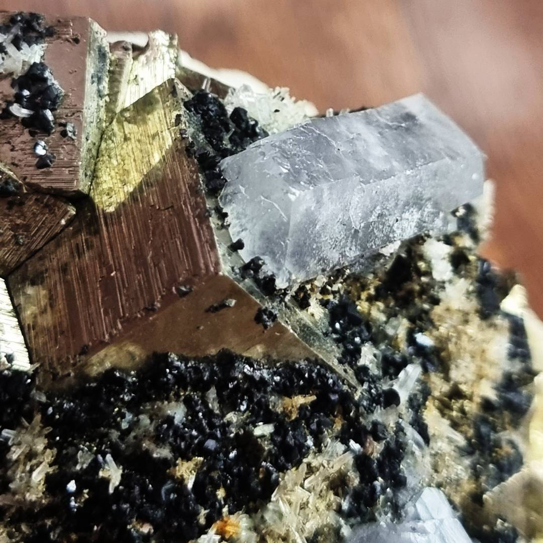 pyrite chalcopyrite sphalerite quartz fluorescent calcite clearance sale offer