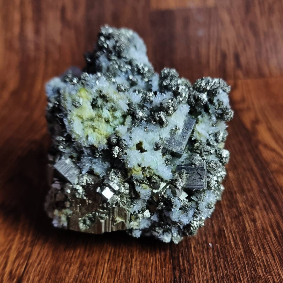 pyrite chalcopyrite fluorescent calcite, sphalerite, quartz clearance sales offer<br />
