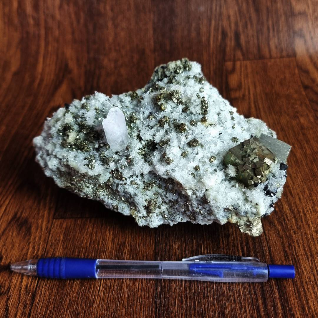 fluorescent calcite pyrite chalcopyrite sphalerite quartz clearance sales offer