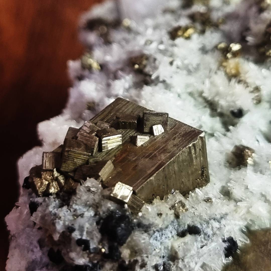 fluorescent calcite pyrite chalcopyrite sphalerite quartz clearance sales offer