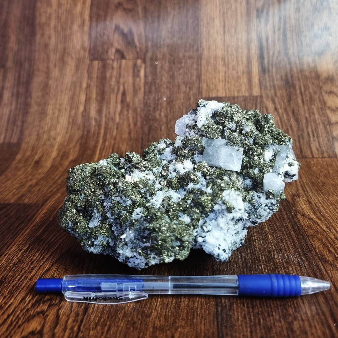 crystal cluster pyrite chalcopyrite fluorescent calcite quartz clearances sale offer