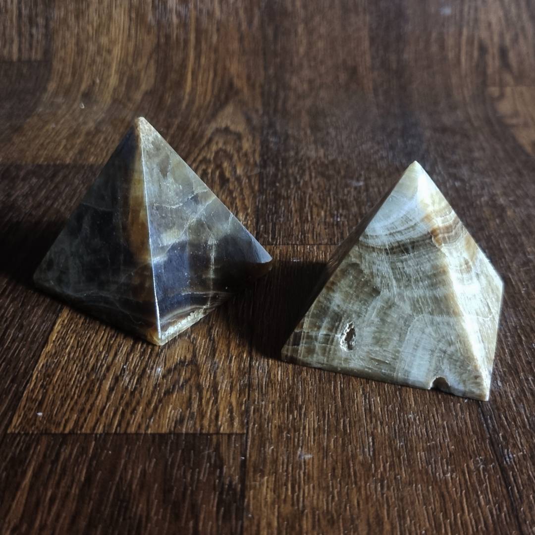 Chocolate calcite Pyramiden clearance sale offer