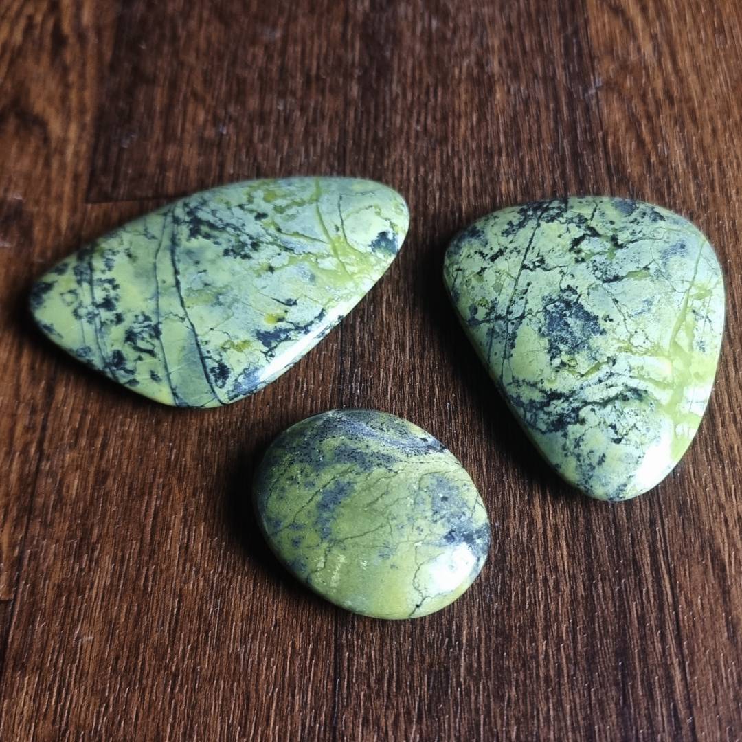 Serpentinite palmstones clearance sale offer